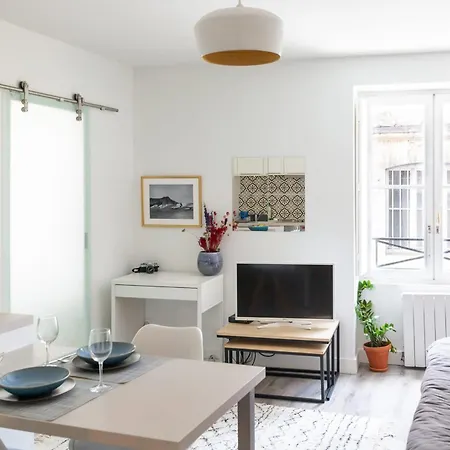Apartment Chartron Furnished Flat *